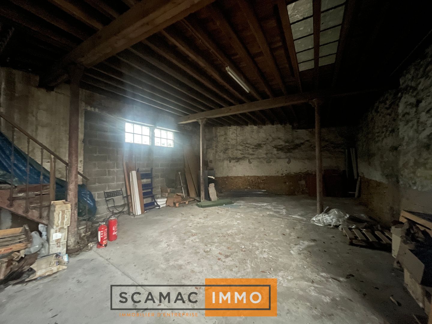 local d'activités de 277m², Arpajon (Essonne)