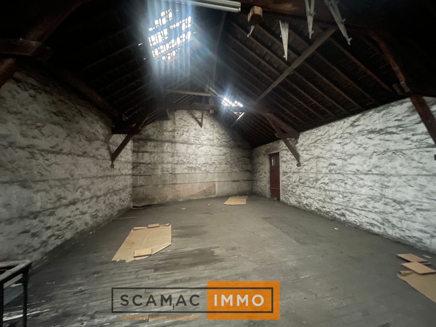 local d'activités de 277m², Arpajon (Essonne)