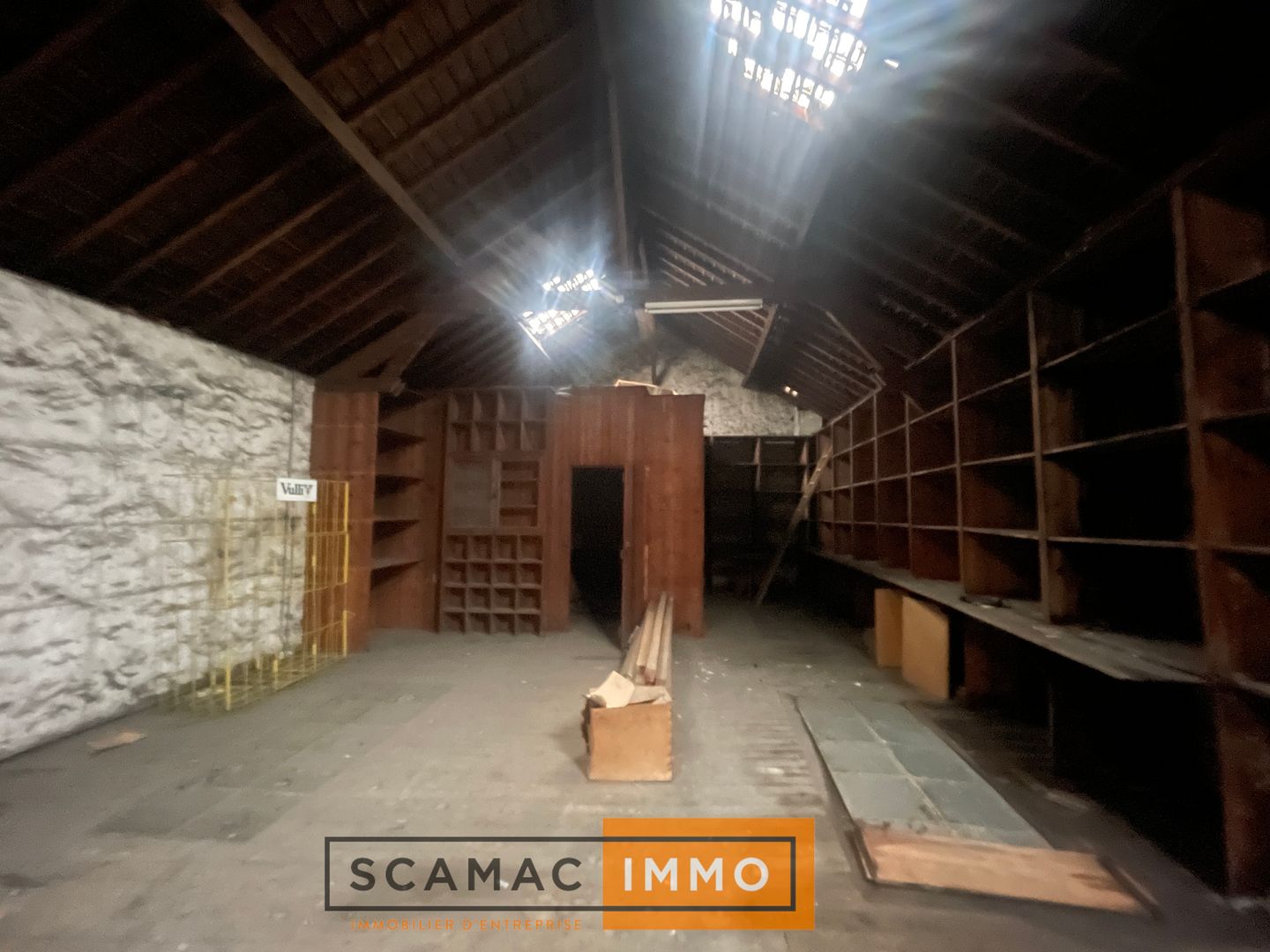 local d'activités de 277m², Arpajon (Essonne)