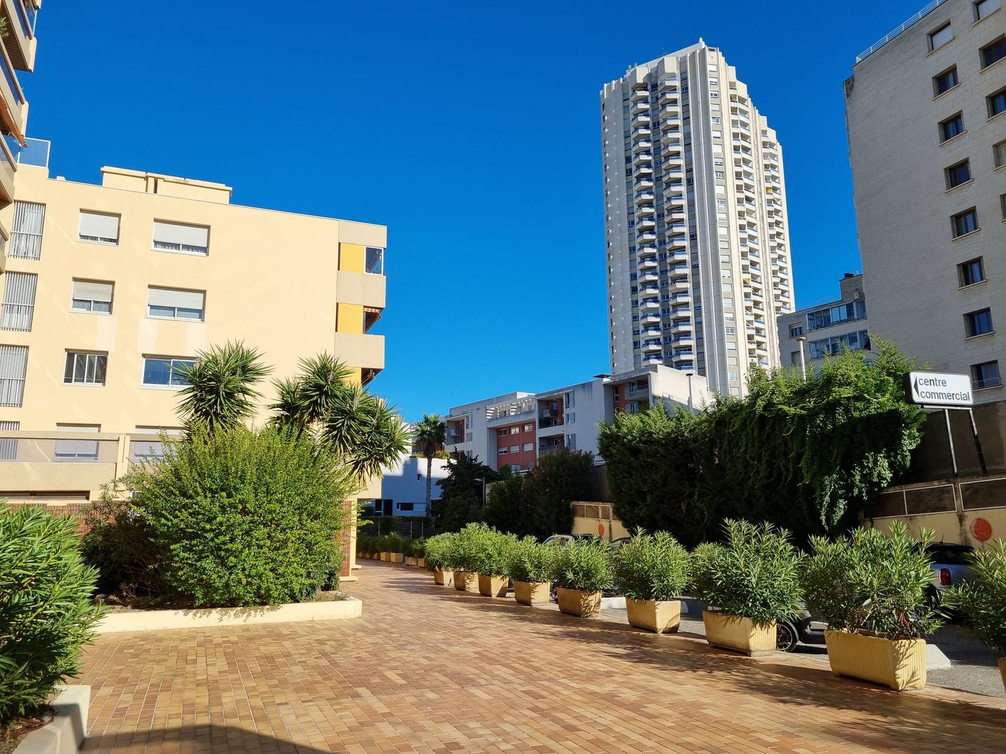 bureau de 80m², Marseille 8 (Bouches-du-Rhône)