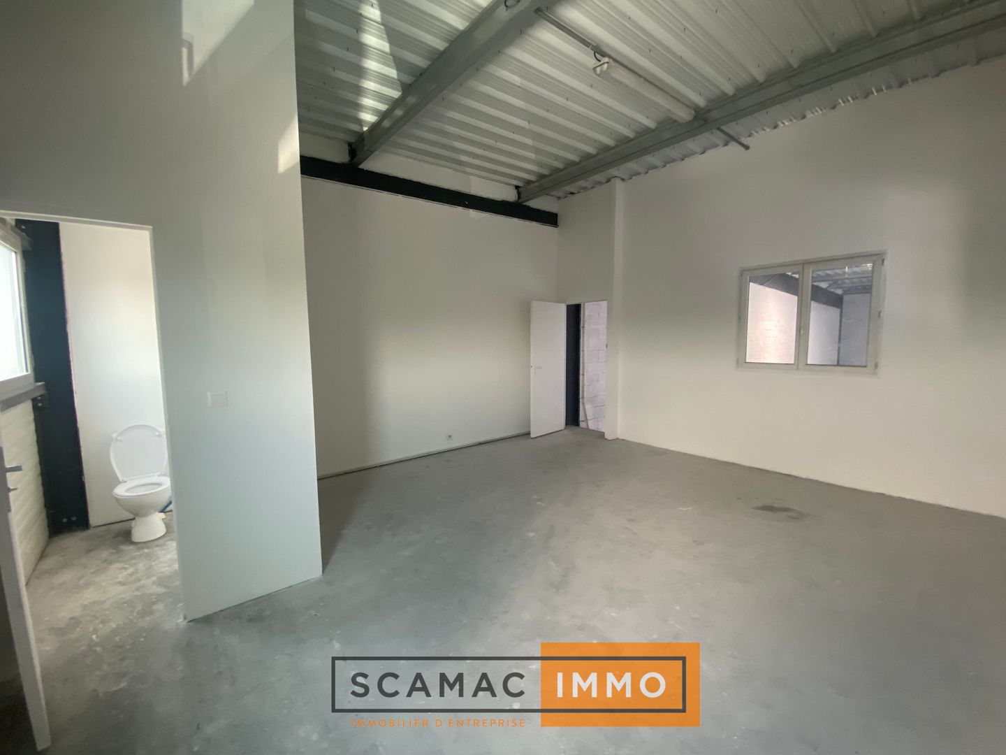 local d'activités de 254m², Les Milles (Bouches-du-Rhône)