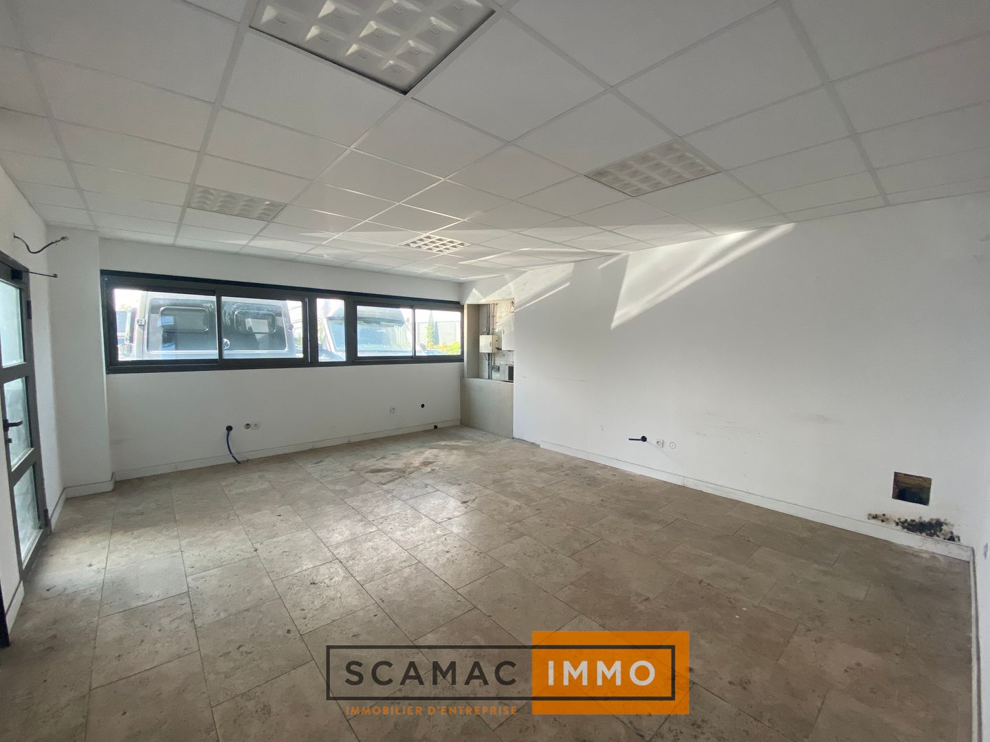 local d'activités de 254m², Les Milles (Bouches-du-Rhône)