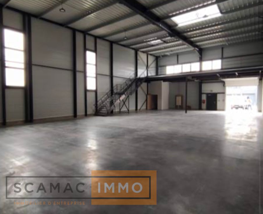 local d'activités de 316m², Moret-sur-Loing (Seine-et-Marne)