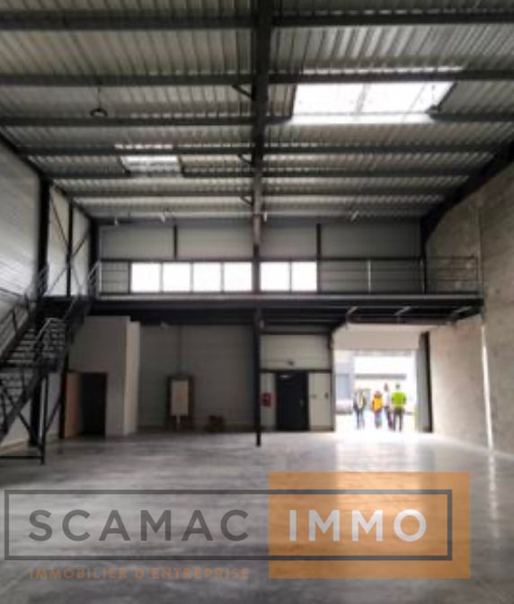 local d'activités de 370m², Moret-sur-Loing (Seine-et-Marne)