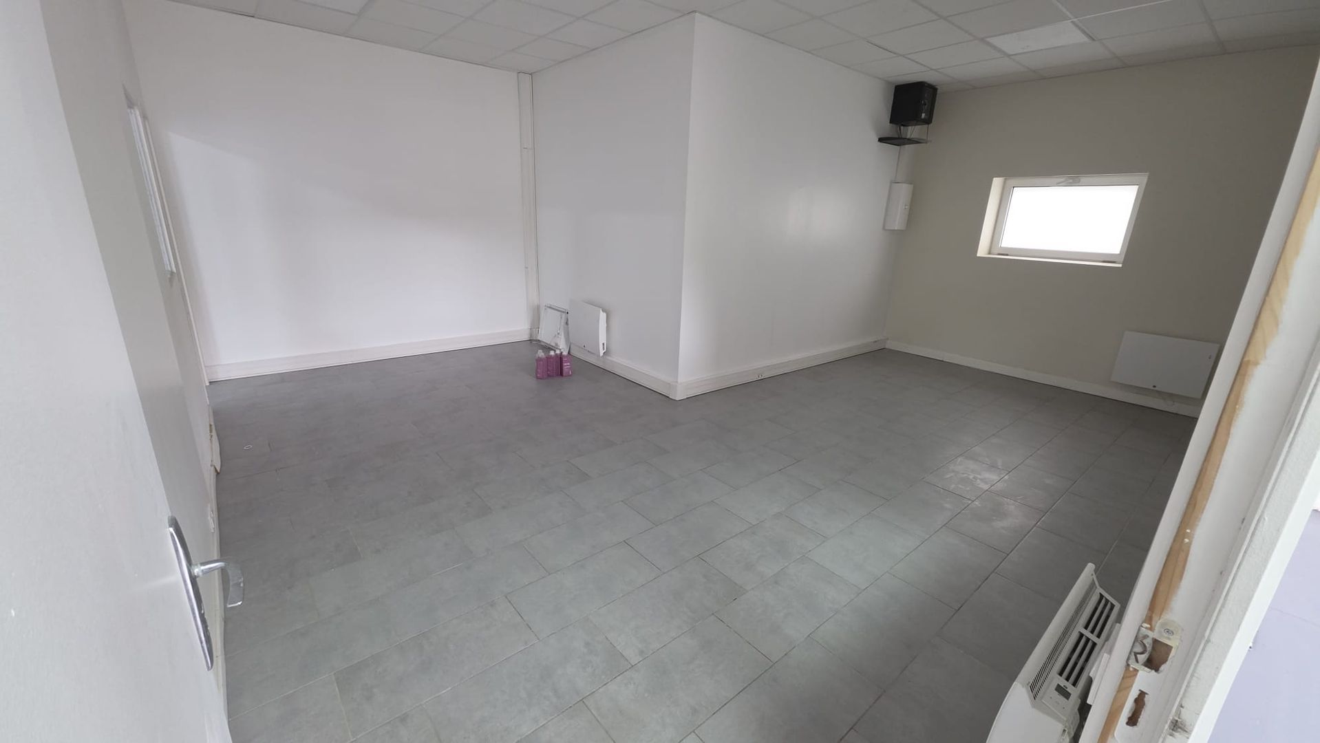 local d'activités de 137m², Montigny-le-Bretonneux (Yvelines)