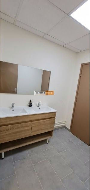 local d'activités de 45m², Montigny-le-Bretonneux (Yvelines)