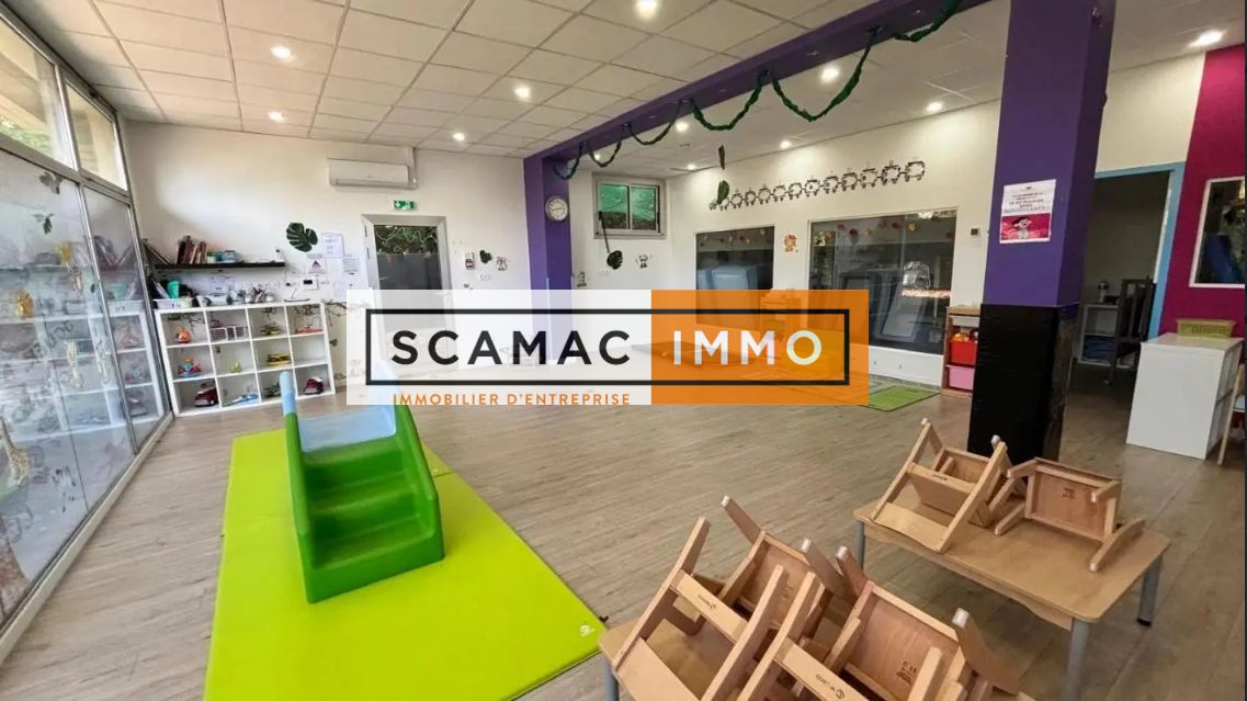 local d'activités de 285m², Montigny-le-Bretonneux (Yvelines)
