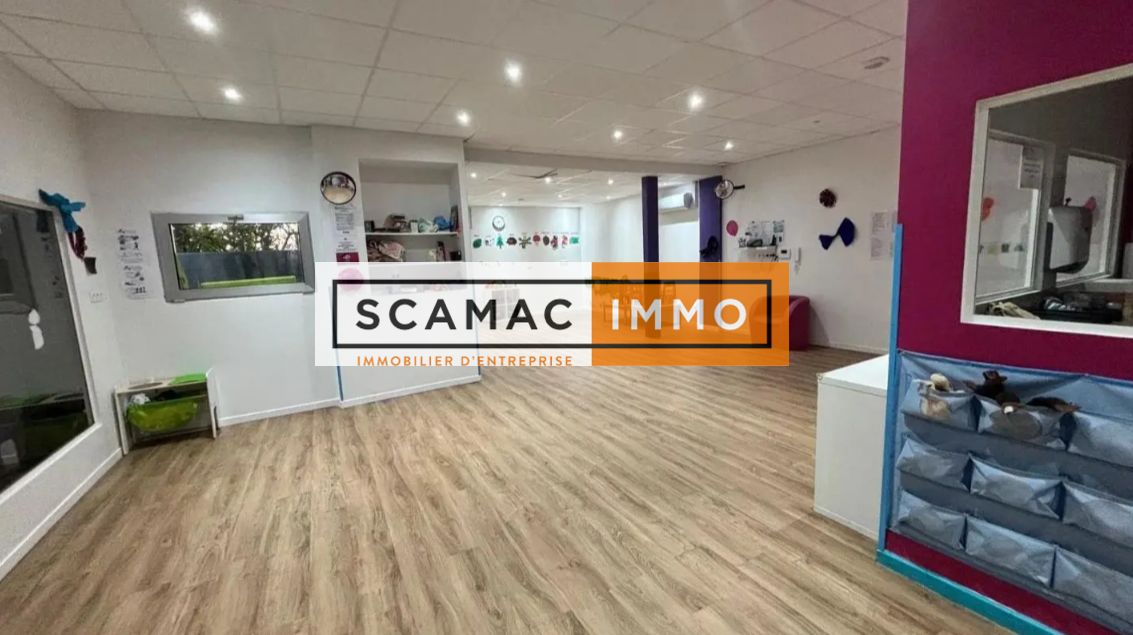 local d'activités de 285m², Montigny-le-Bretonneux (Yvelines)