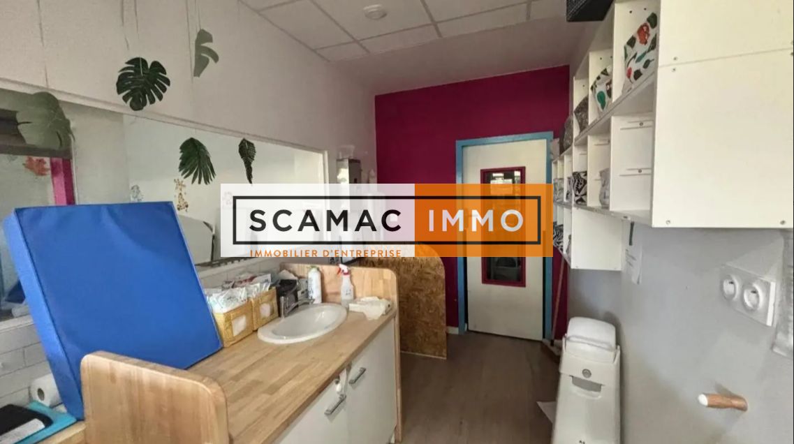 local d'activités de 285m², Montigny-le-Bretonneux (Yvelines)