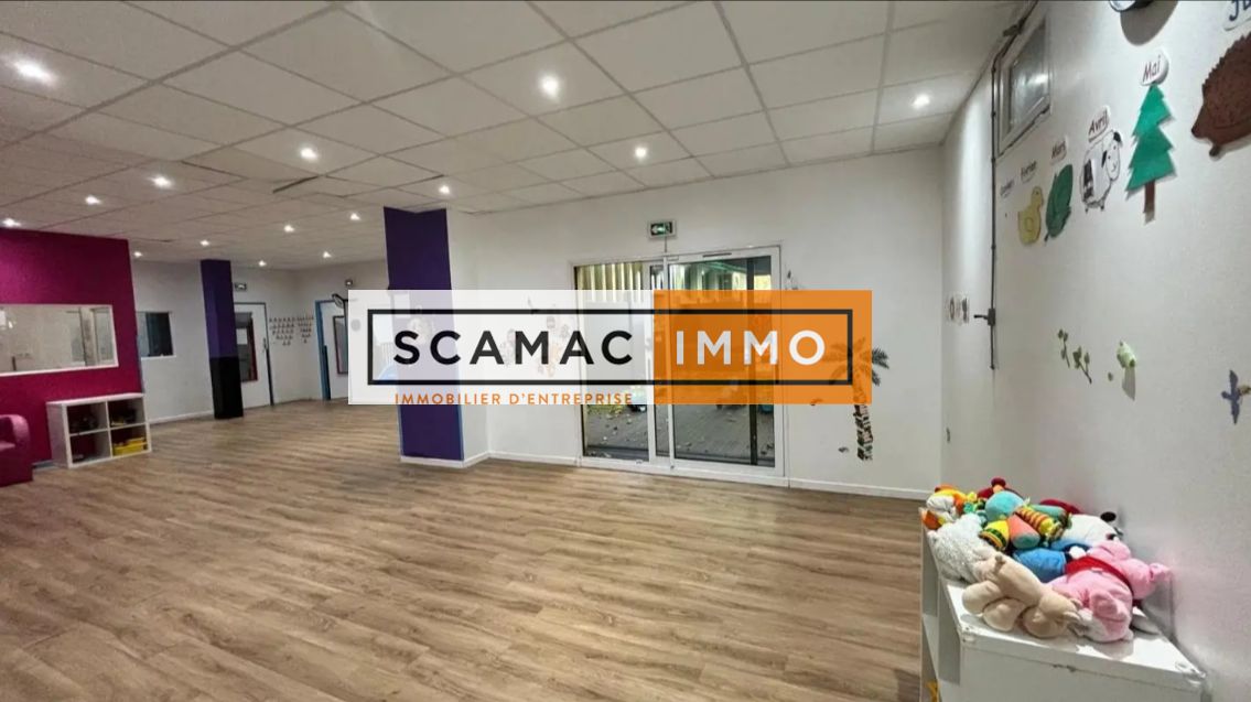 local d'activités de 285m², Montigny-le-Bretonneux (Yvelines)