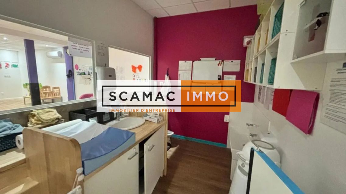local d'activités de 285m², Montigny-le-Bretonneux (Yvelines)