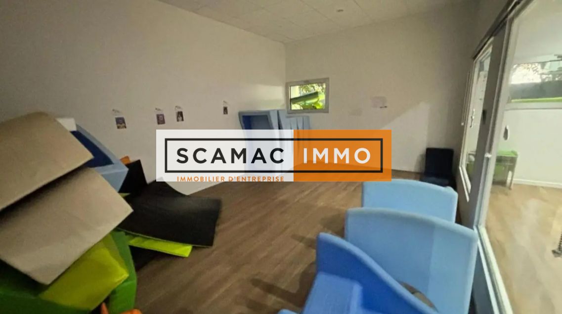 local d'activités de 285m², Montigny-le-Bretonneux (Yvelines)