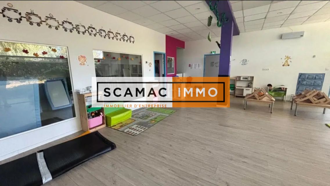 local d'activités de 285m², Montigny-le-Bretonneux (Yvelines)