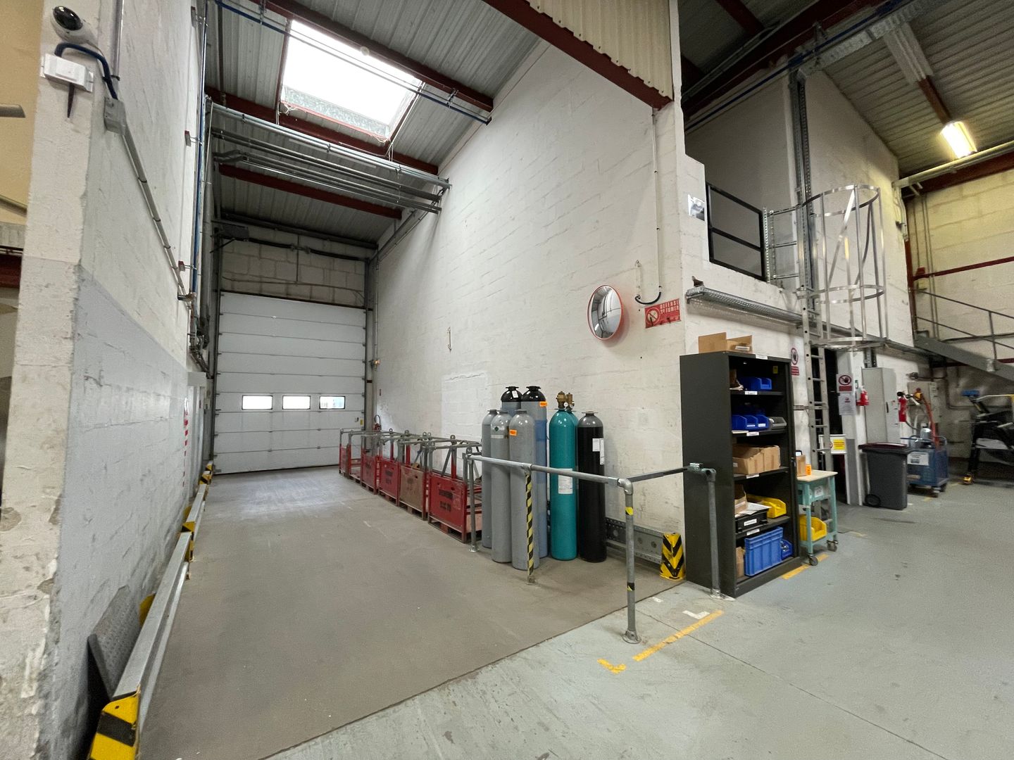 entrepôt de 5&nbsp;836m², Buc (Yvelines)