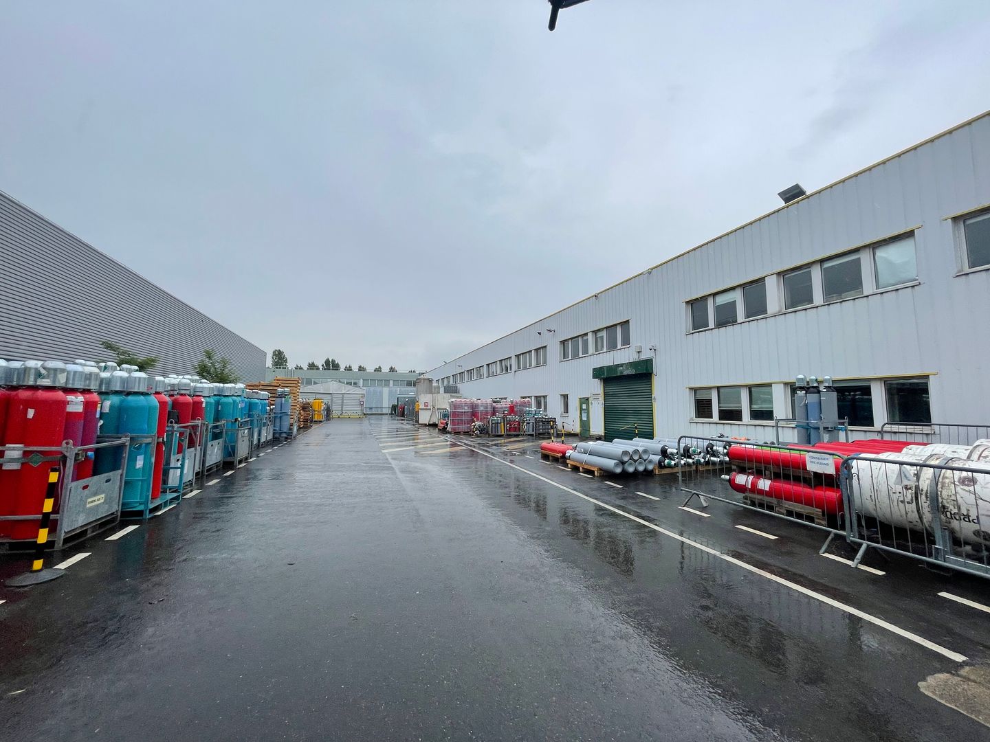 entrepôt de 5&nbsp;836m², Buc (Yvelines)