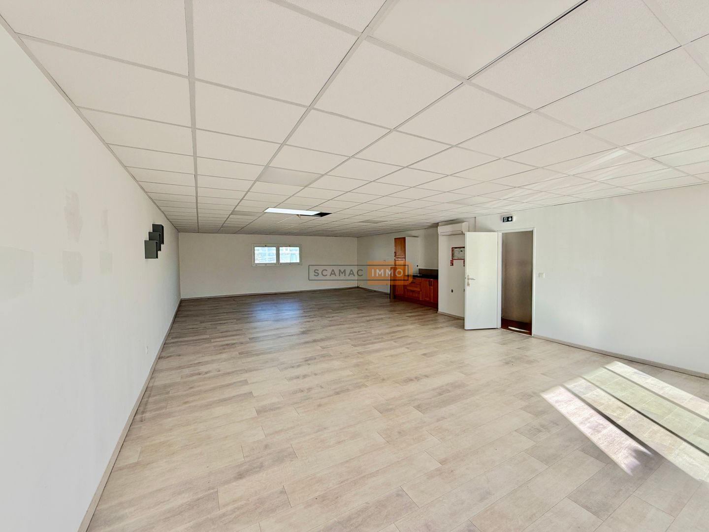 local d'activités de 100m², Puget-sur Argens (Var)