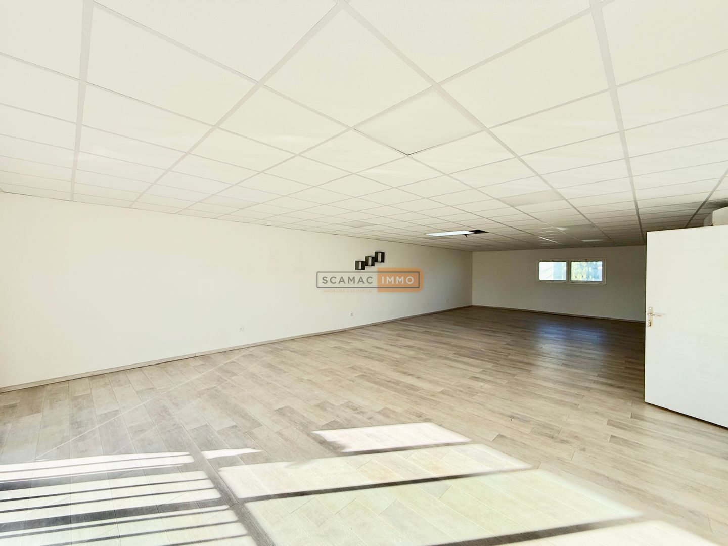 local d'activités de 100m², Puget-sur Argens (Var)