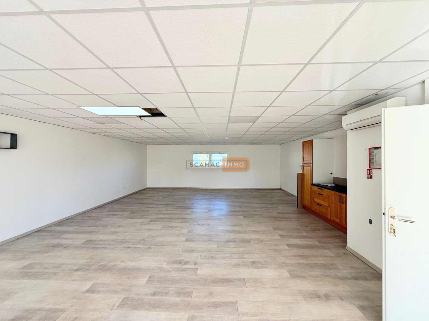 local d'activités de 100m², Puget-sur Argens (Var)
