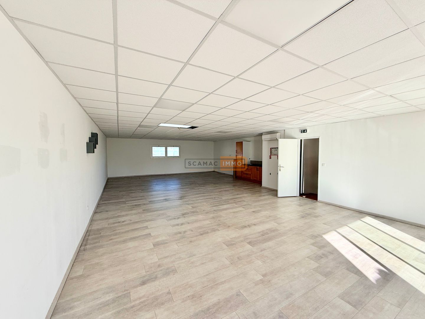 local d'activités de 200m², Puget-sur Argens (Var)