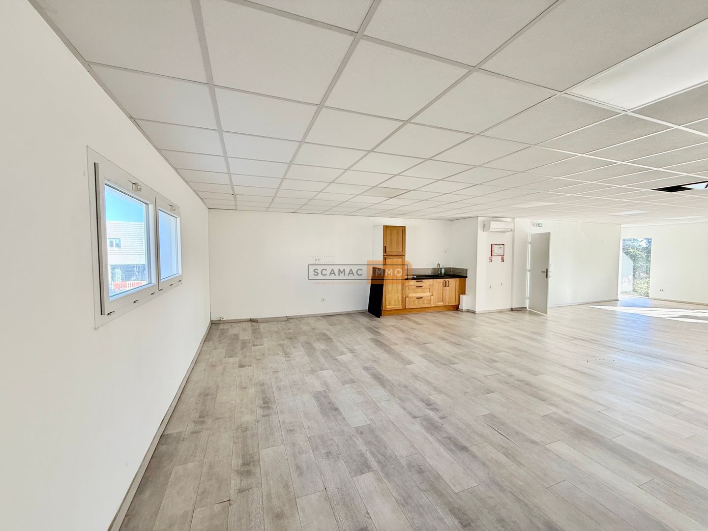 local d'activités de 200m², Puget-sur Argens (Var)