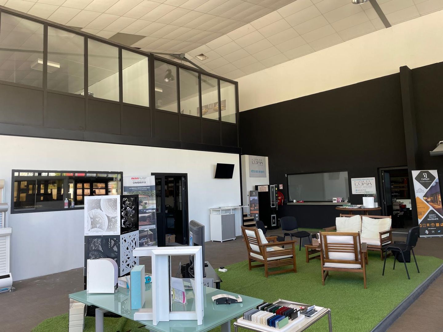 local d'activités de 750m², Fréjus (Var)