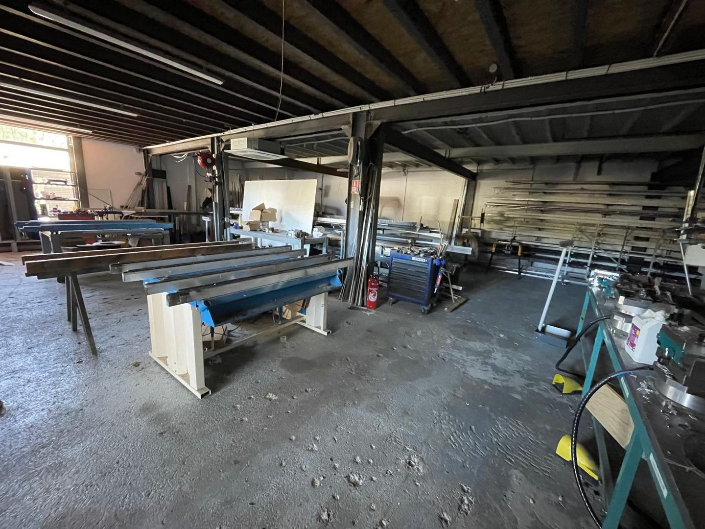 local d'activités de 750m², Fréjus (Var)