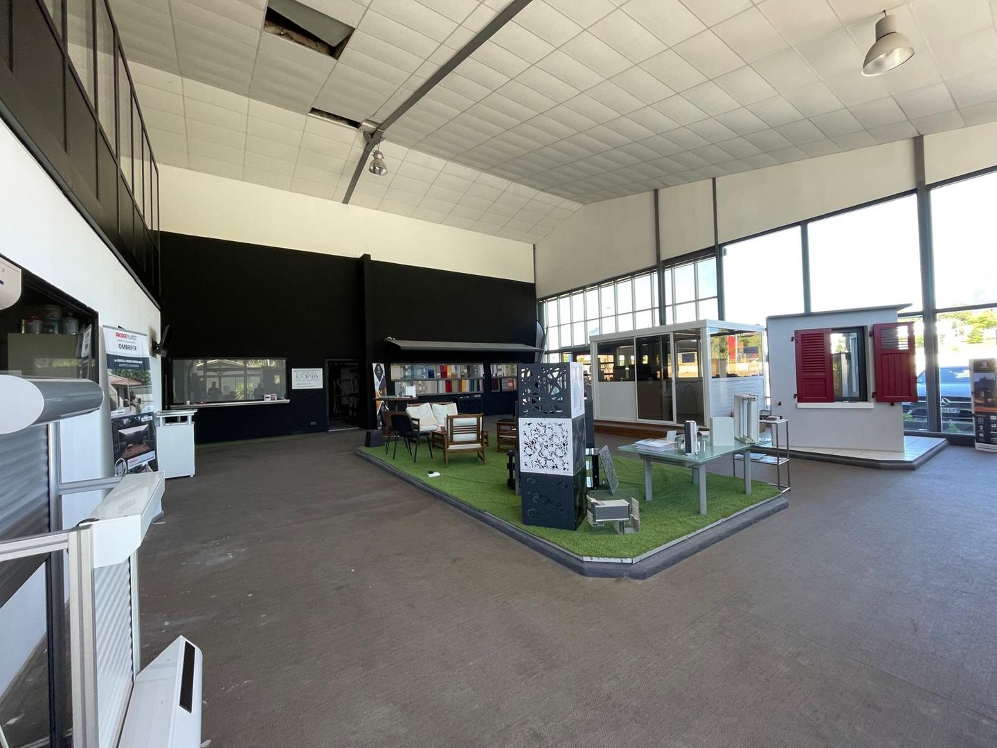 local d'activités de 750m², Fréjus (Var)