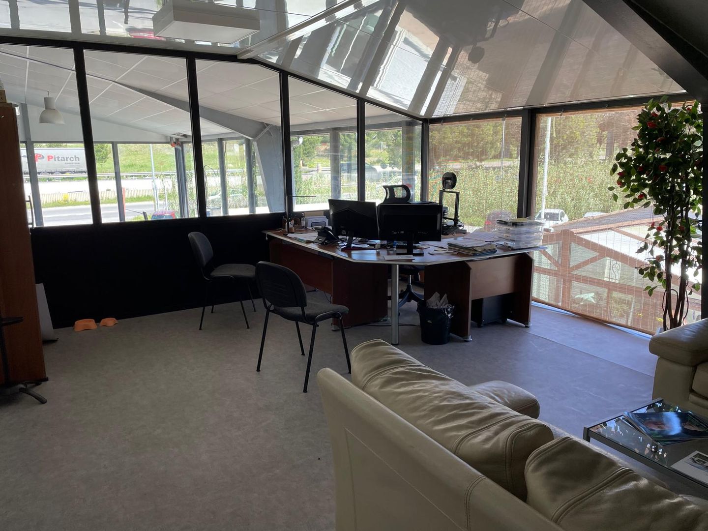 local d'activités de 750m², Fréjus (Var)