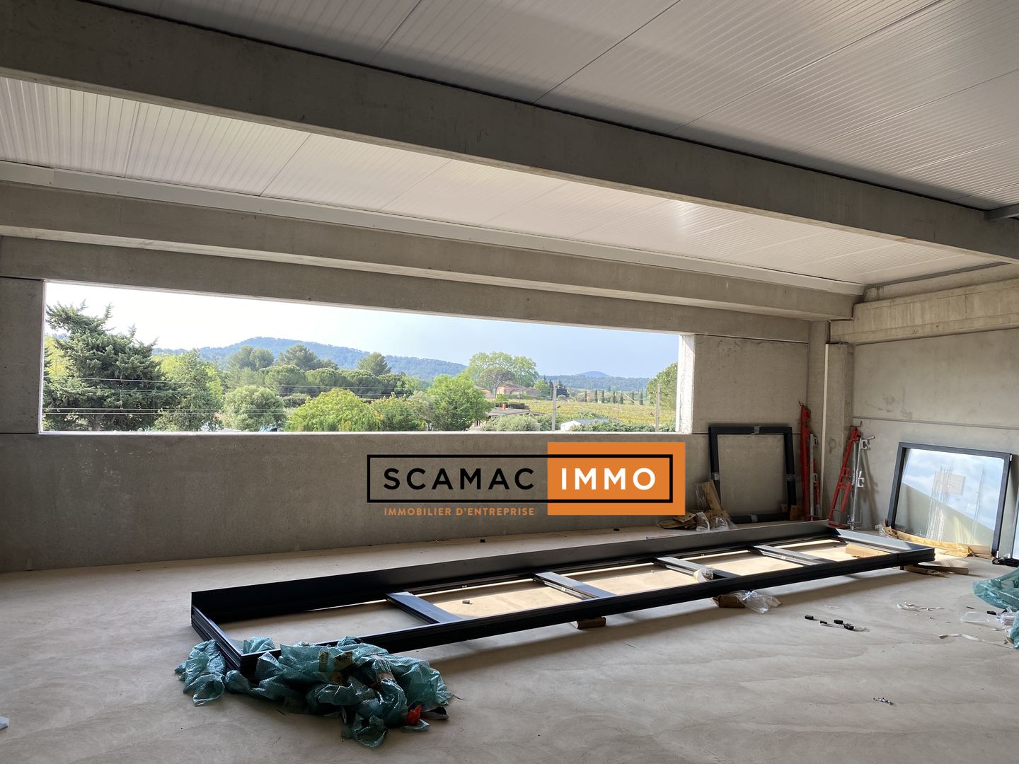 entrepôt de 300m², Cuers (Var)