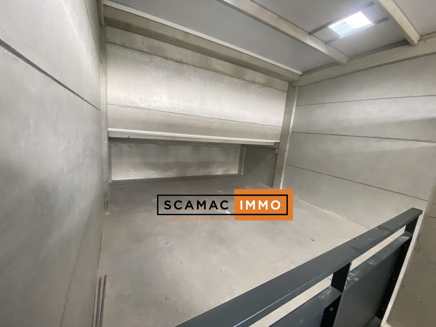 entrepôt de 600m², Cuers (Var)