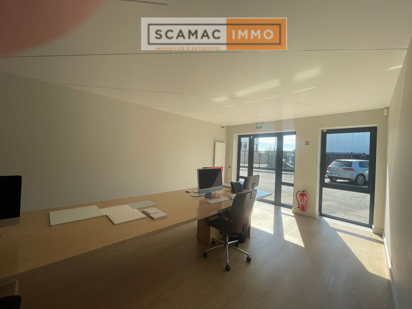 local d'activités de 710m², Arpajon (Essonne)