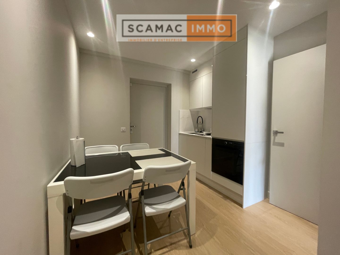 local d'activités de 710m², Arpajon (Essonne)