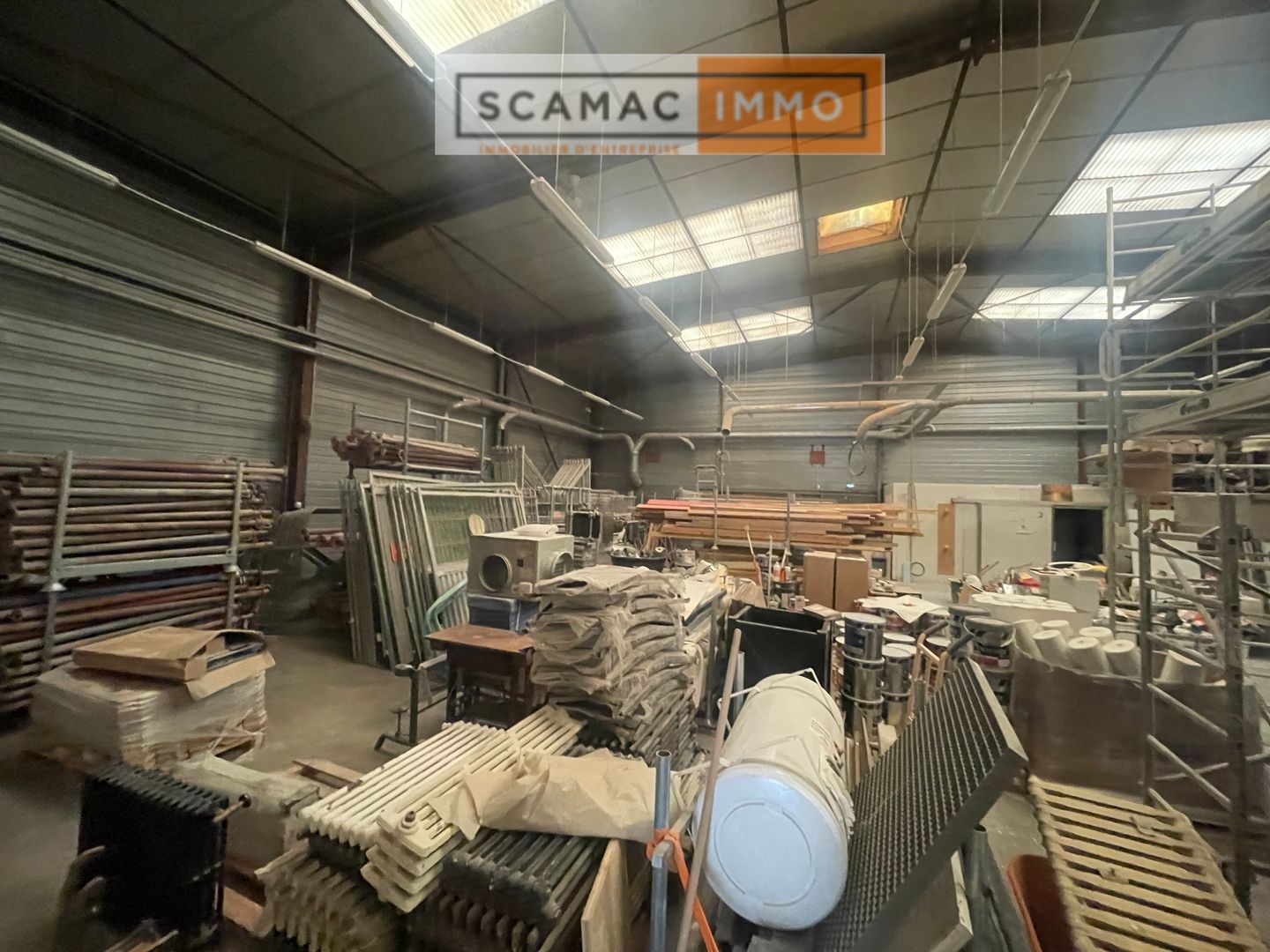 local d'activités de 710m², Arpajon (Essonne)