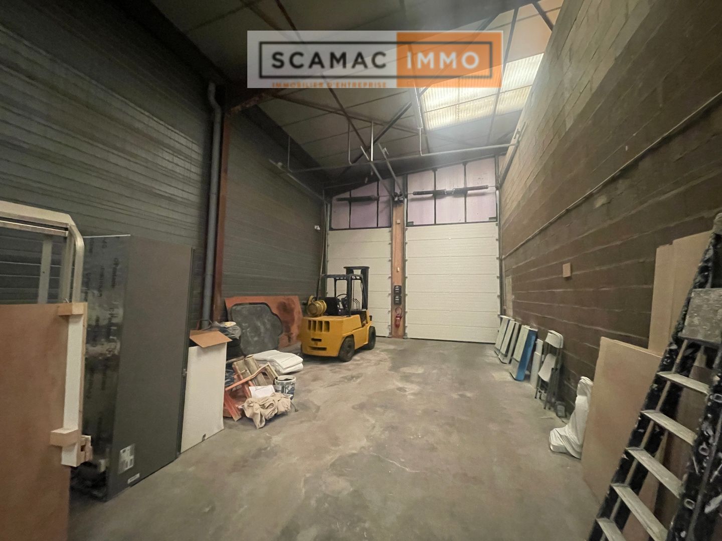 local d'activités de 710m², Arpajon (Essonne)