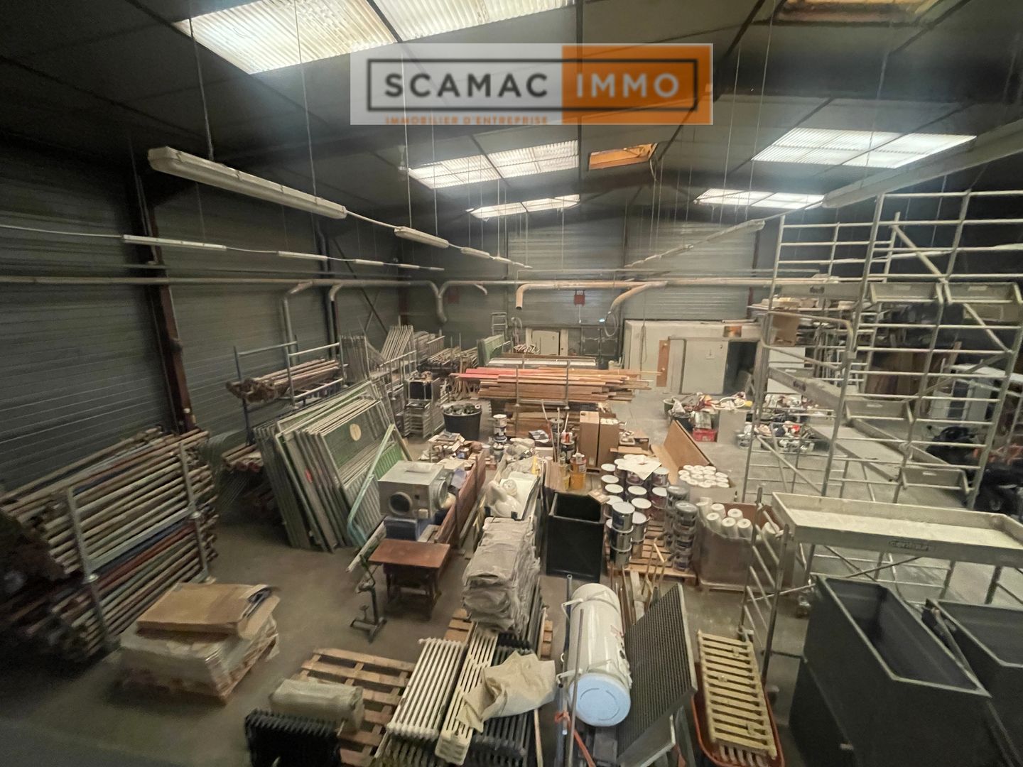 local d'activités de 710m², Arpajon (Essonne)