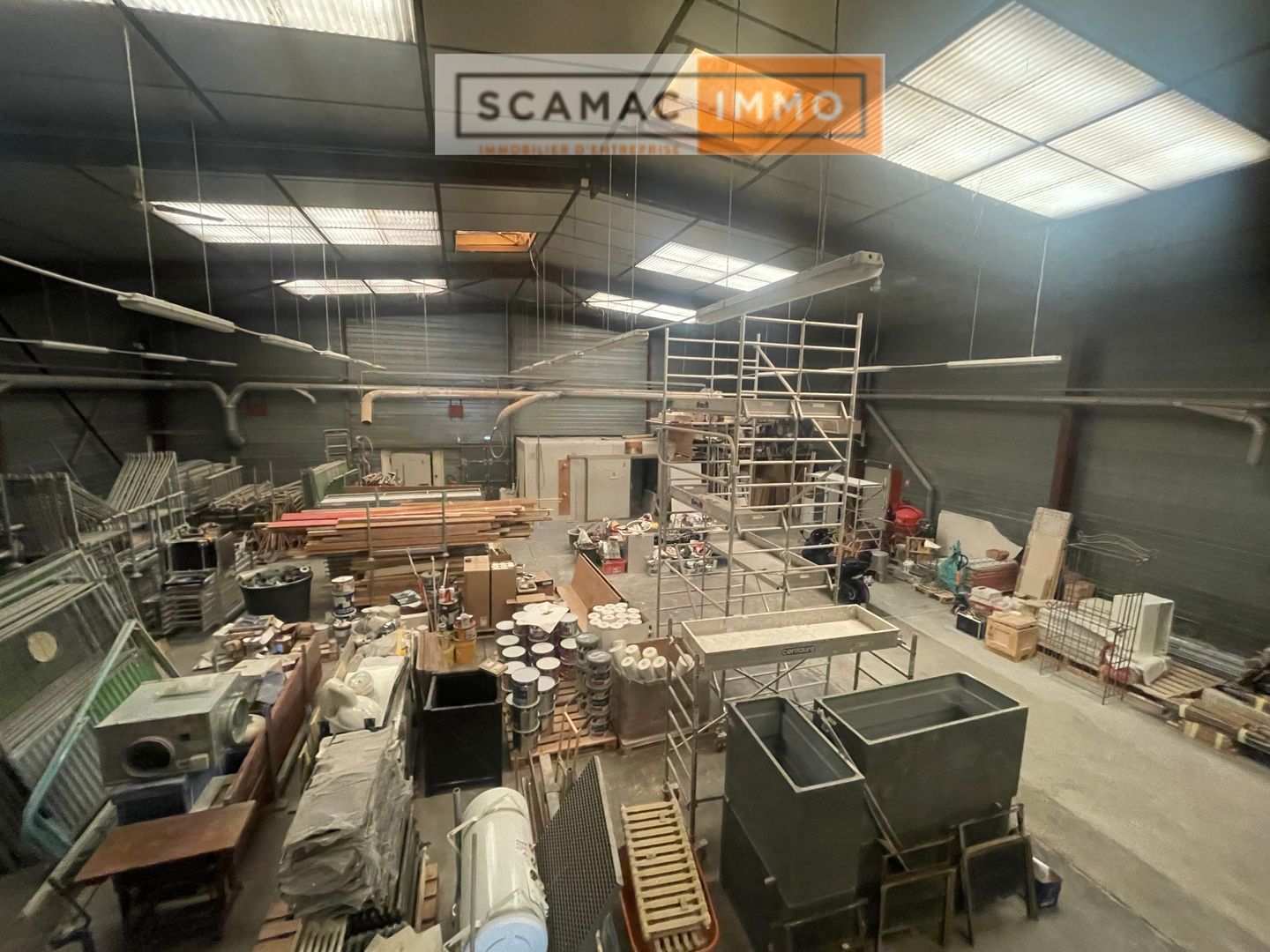 local d'activités de 710m², Arpajon (Essonne)