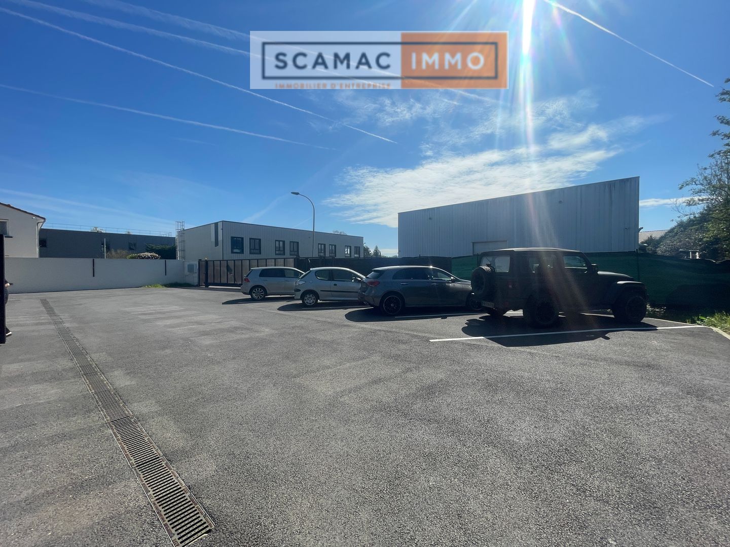 local d'activités de 710m², Arpajon (Essonne)