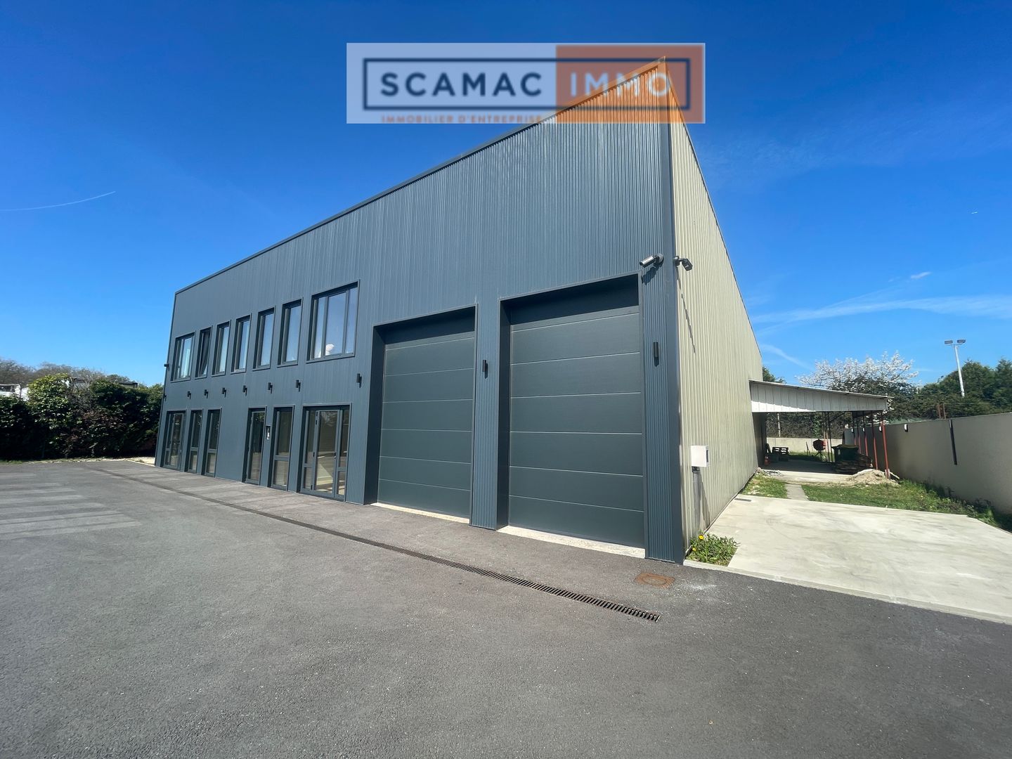 local d'activités de 710m², Arpajon (Essonne)
