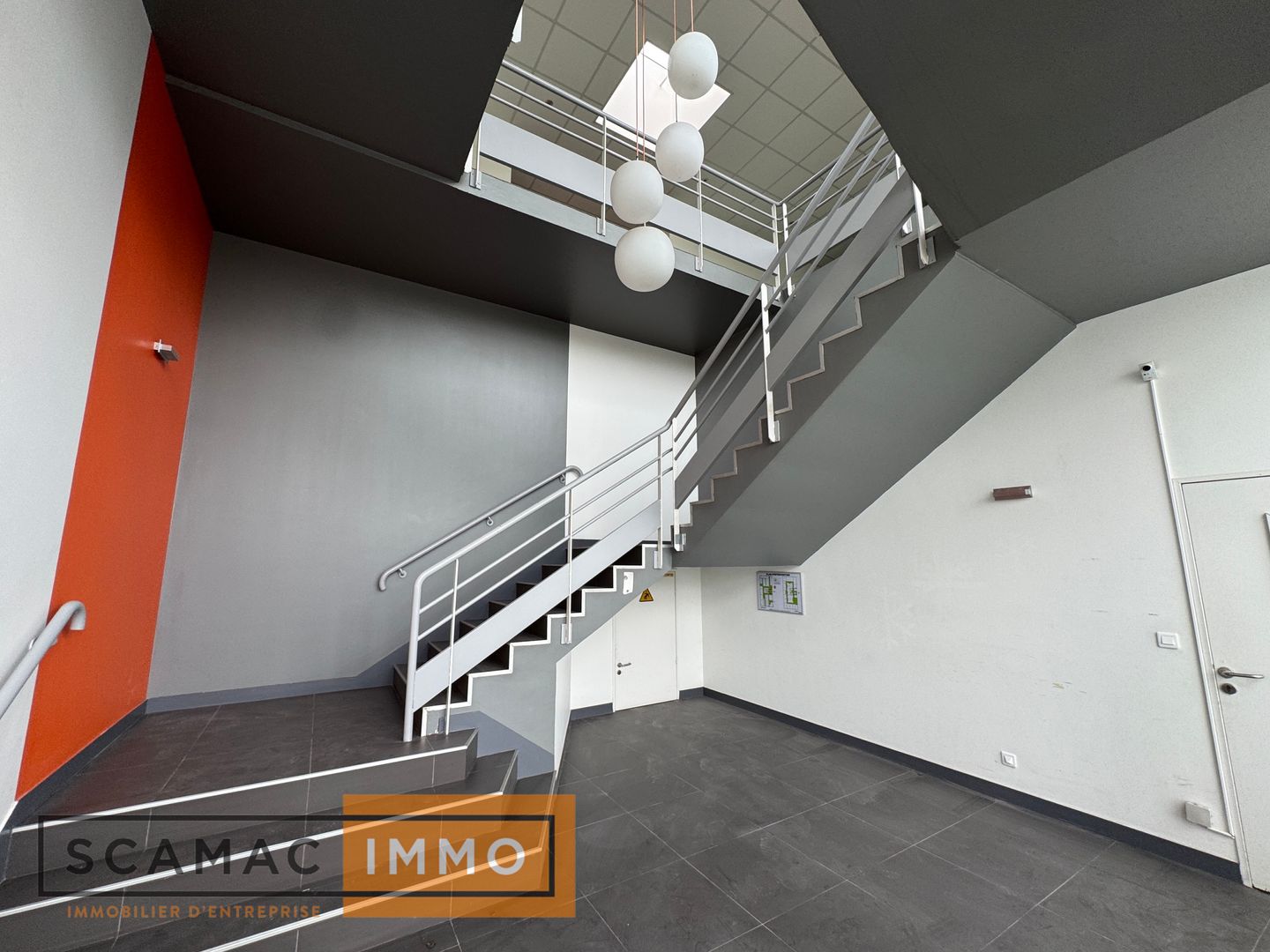 locaux mixtes de 1 526m², Ris-Orangis (Essonne)