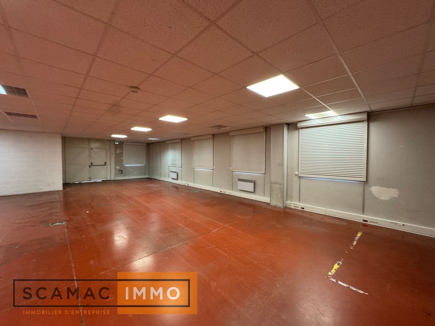 locaux mixtes de 1 526m², Ris-Orangis (Essonne)