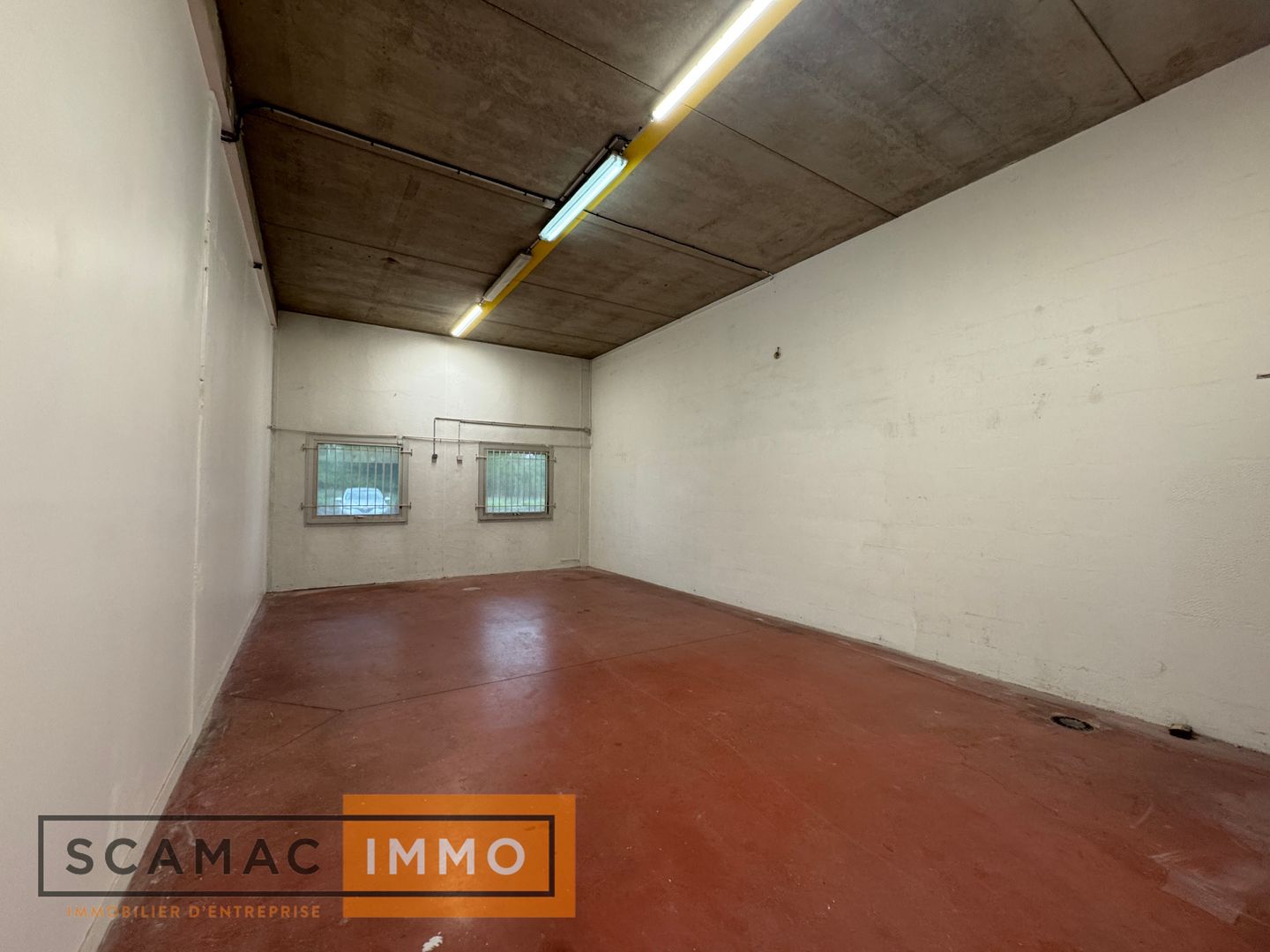 locaux mixtes de 1 526m², Ris-Orangis (Essonne)