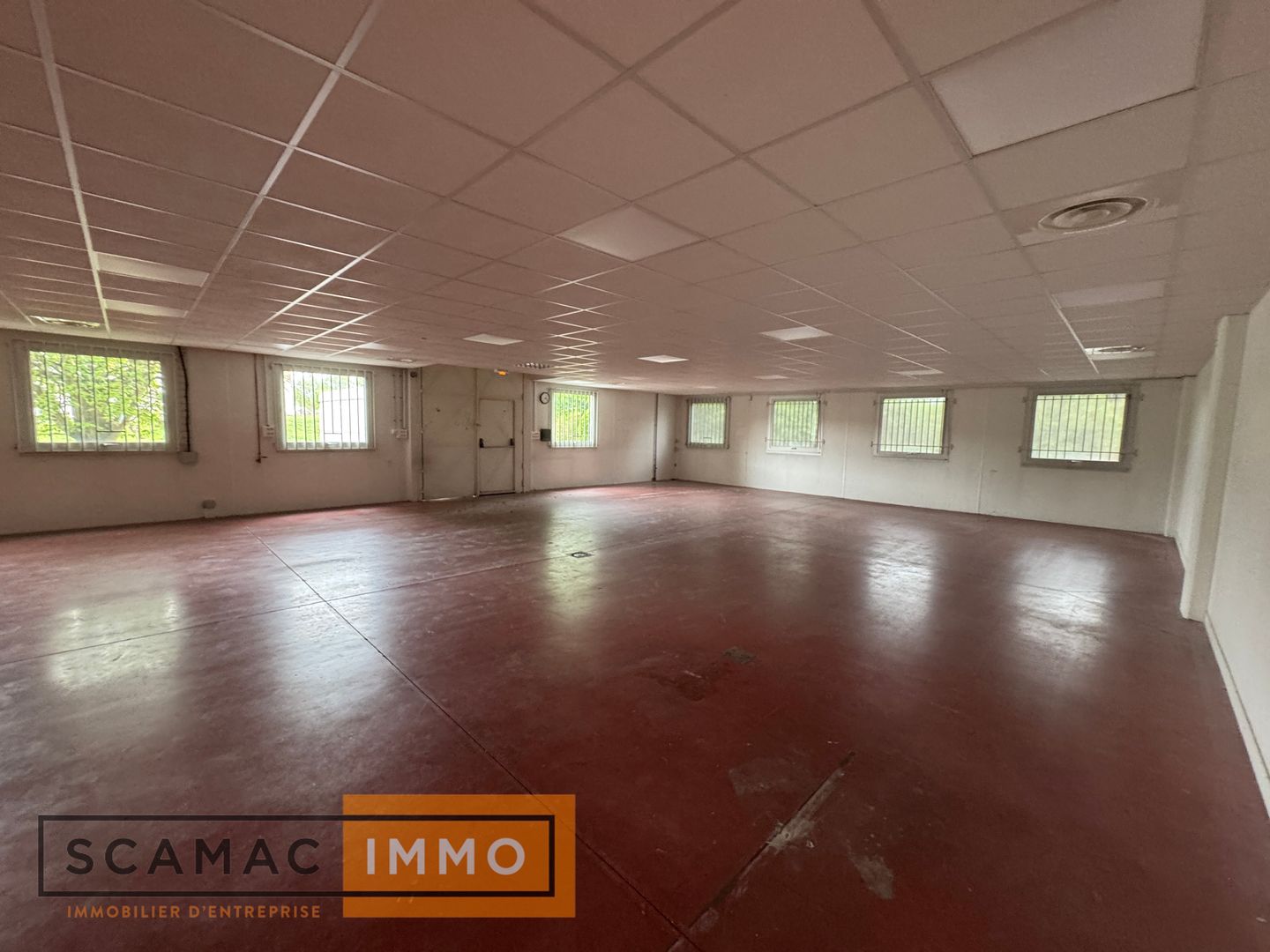 locaux mixtes de 1 526m², Ris-Orangis (Essonne)