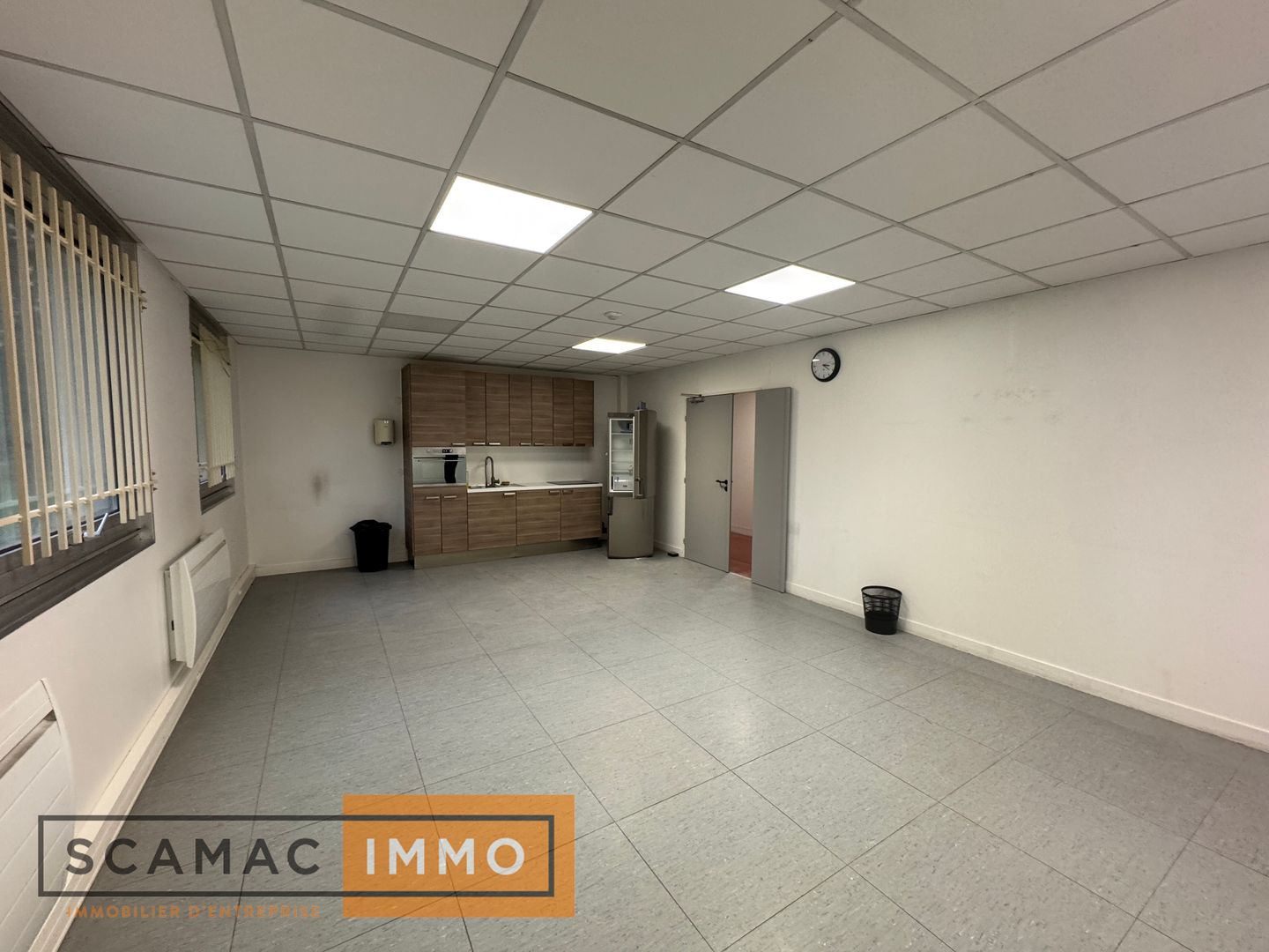locaux mixtes de 1 526m², Ris-Orangis (Essonne)