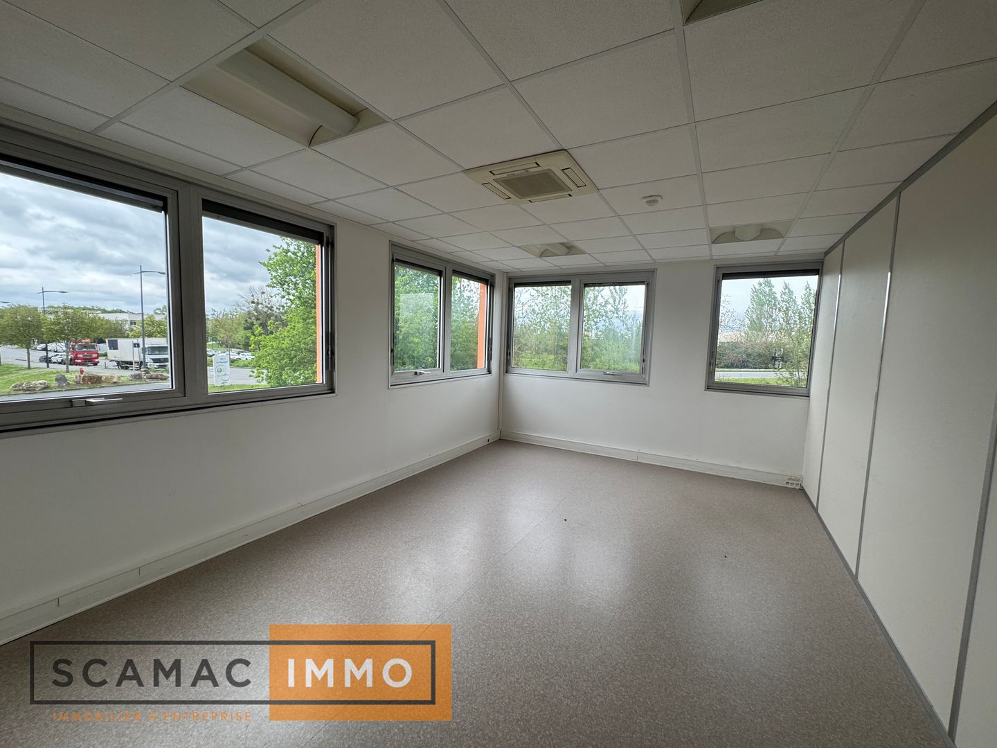 locaux mixtes de 1 526m², Ris-Orangis (Essonne)