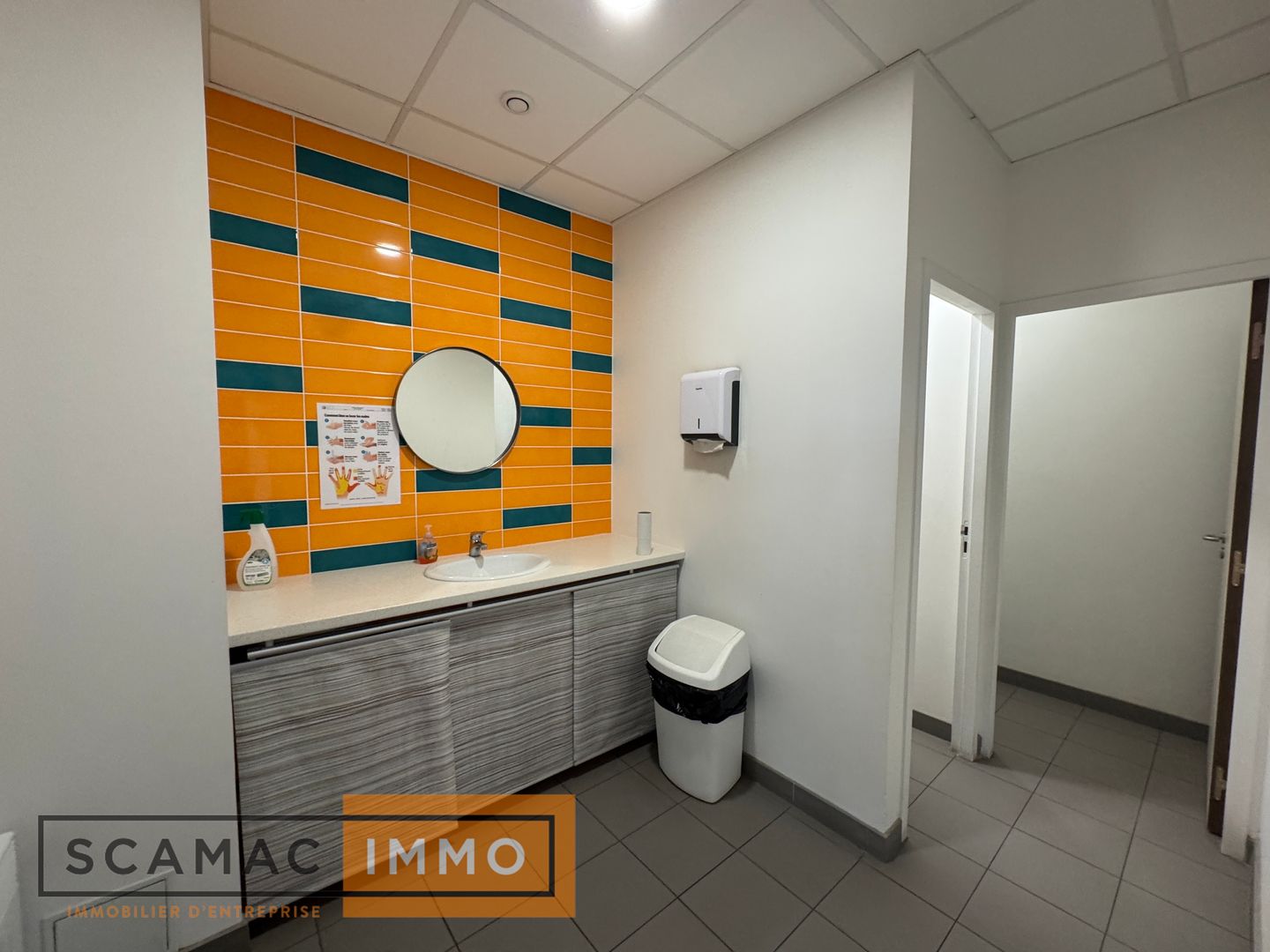 locaux mixtes de 1 526m², Ris-Orangis (Essonne)