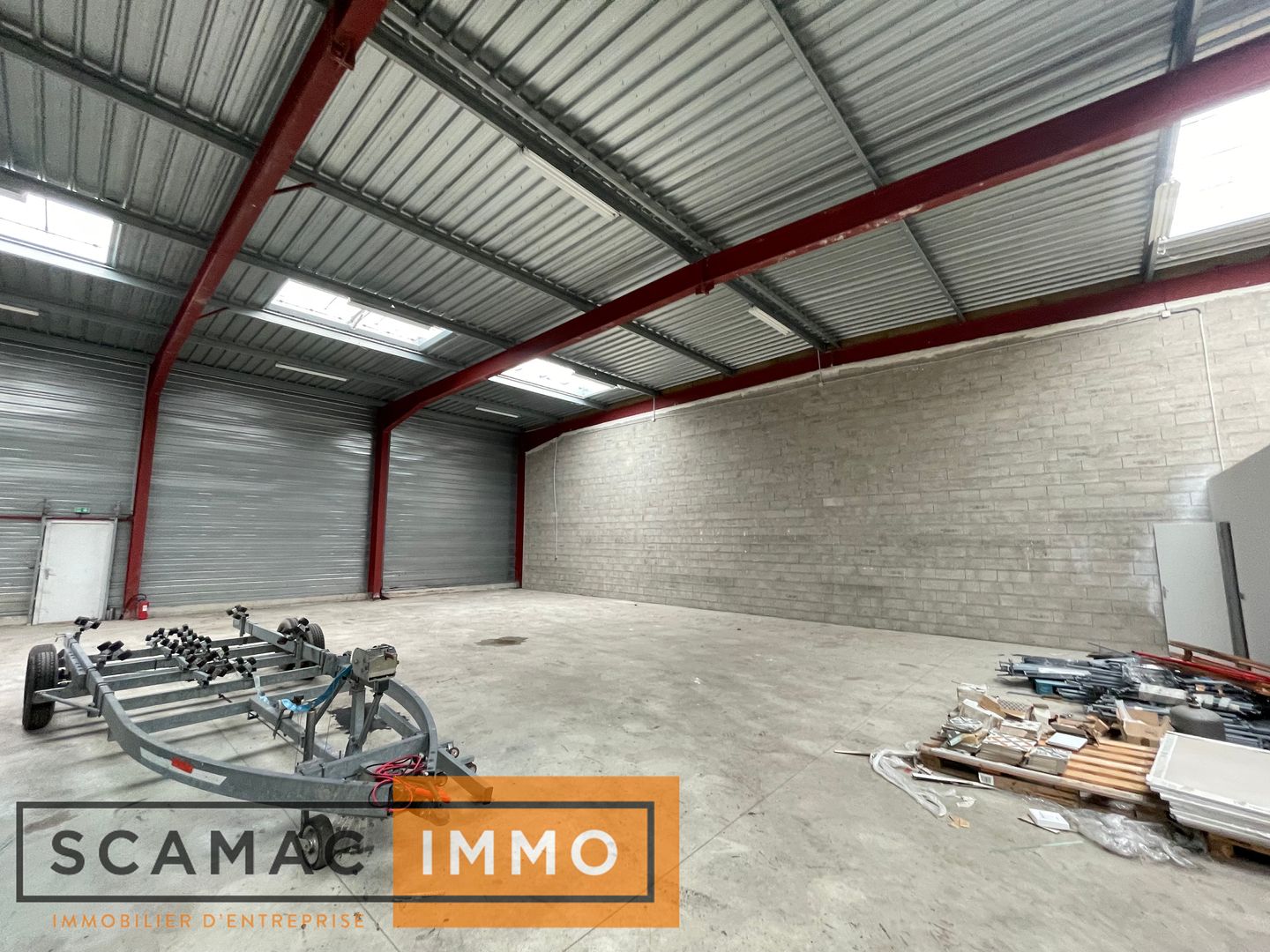 entrepôt de 375m², Moret-sur-Loing (Seine-et-Marne)