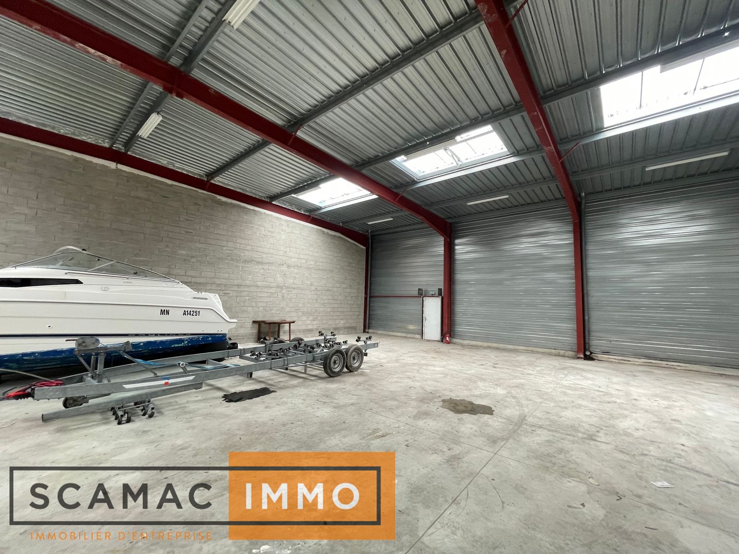 entrepôt de 375m², Moret-sur-Loing (Seine-et-Marne)