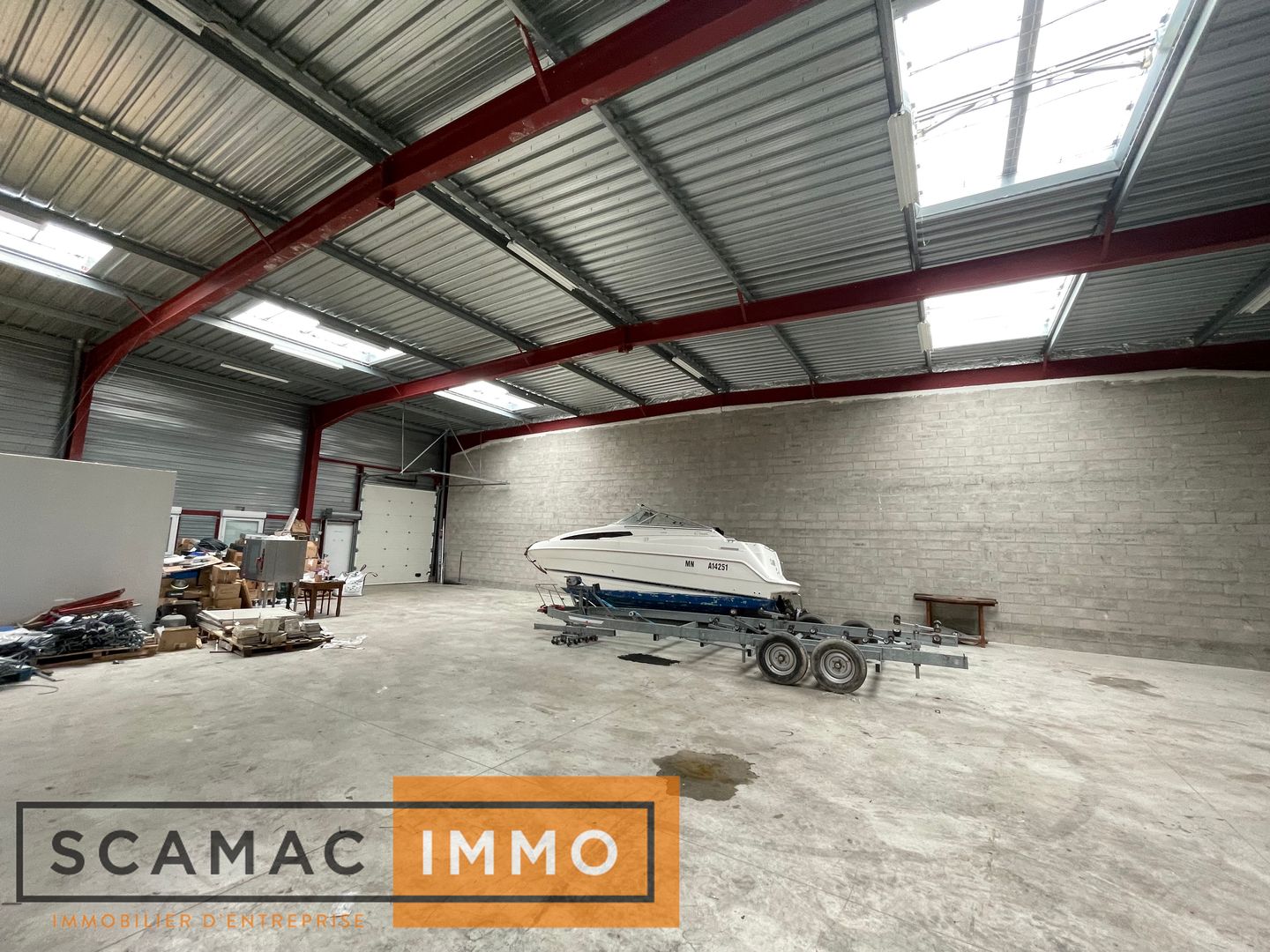 entrepôt de 375m², Moret-sur-Loing (Seine-et-Marne)