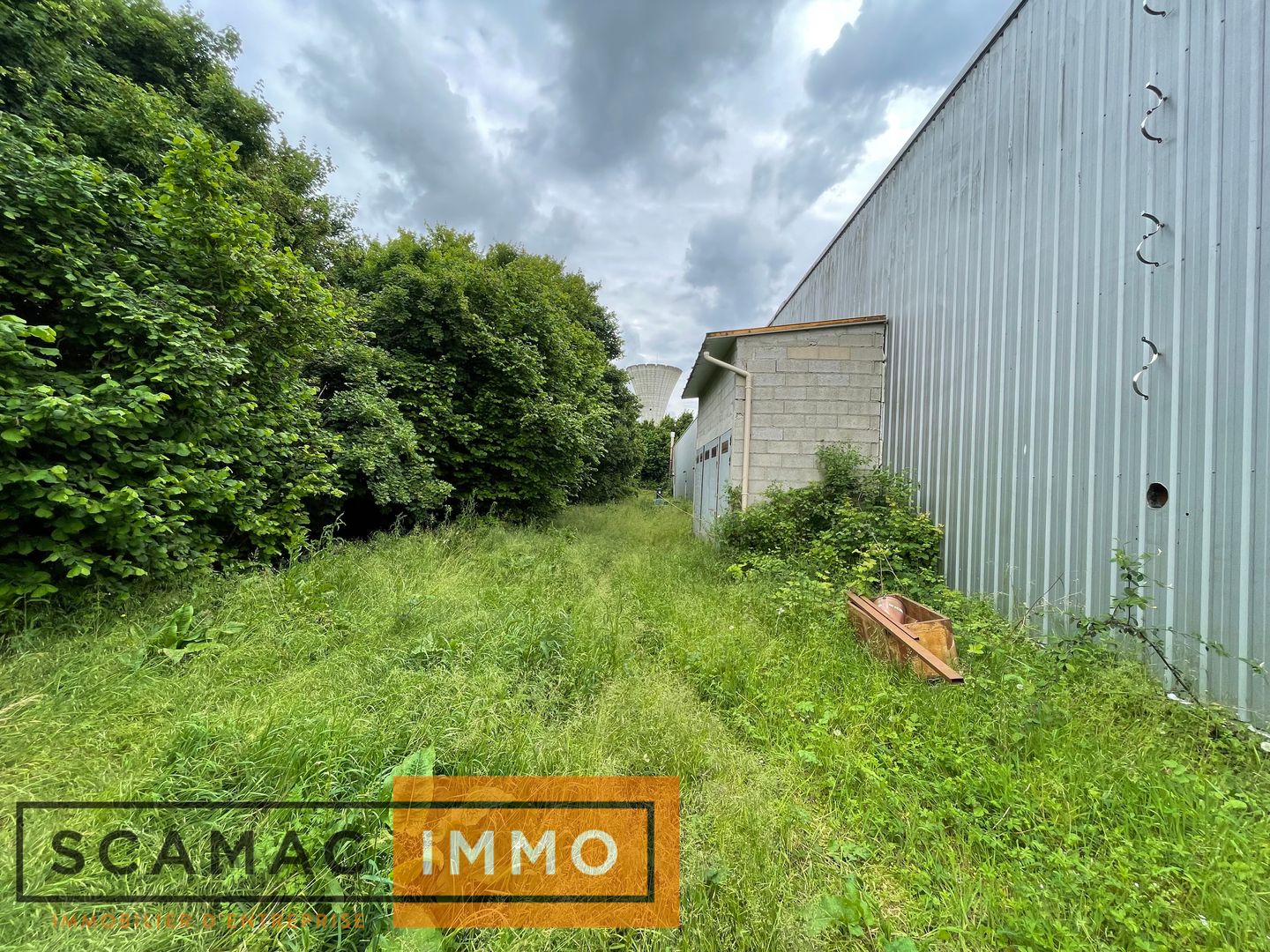 entrepôt de 375m², Moret-sur-Loing (Seine-et-Marne)