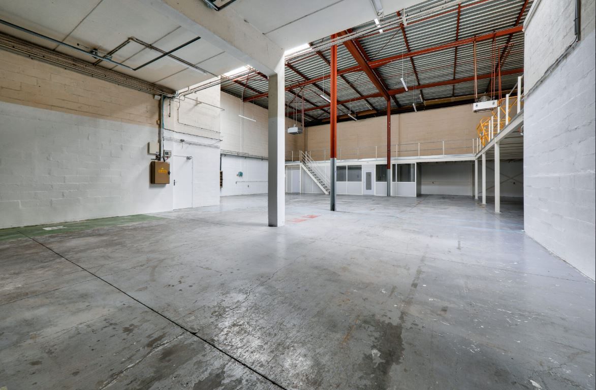 entrepôt de 630m², Trappes (Yvelines)